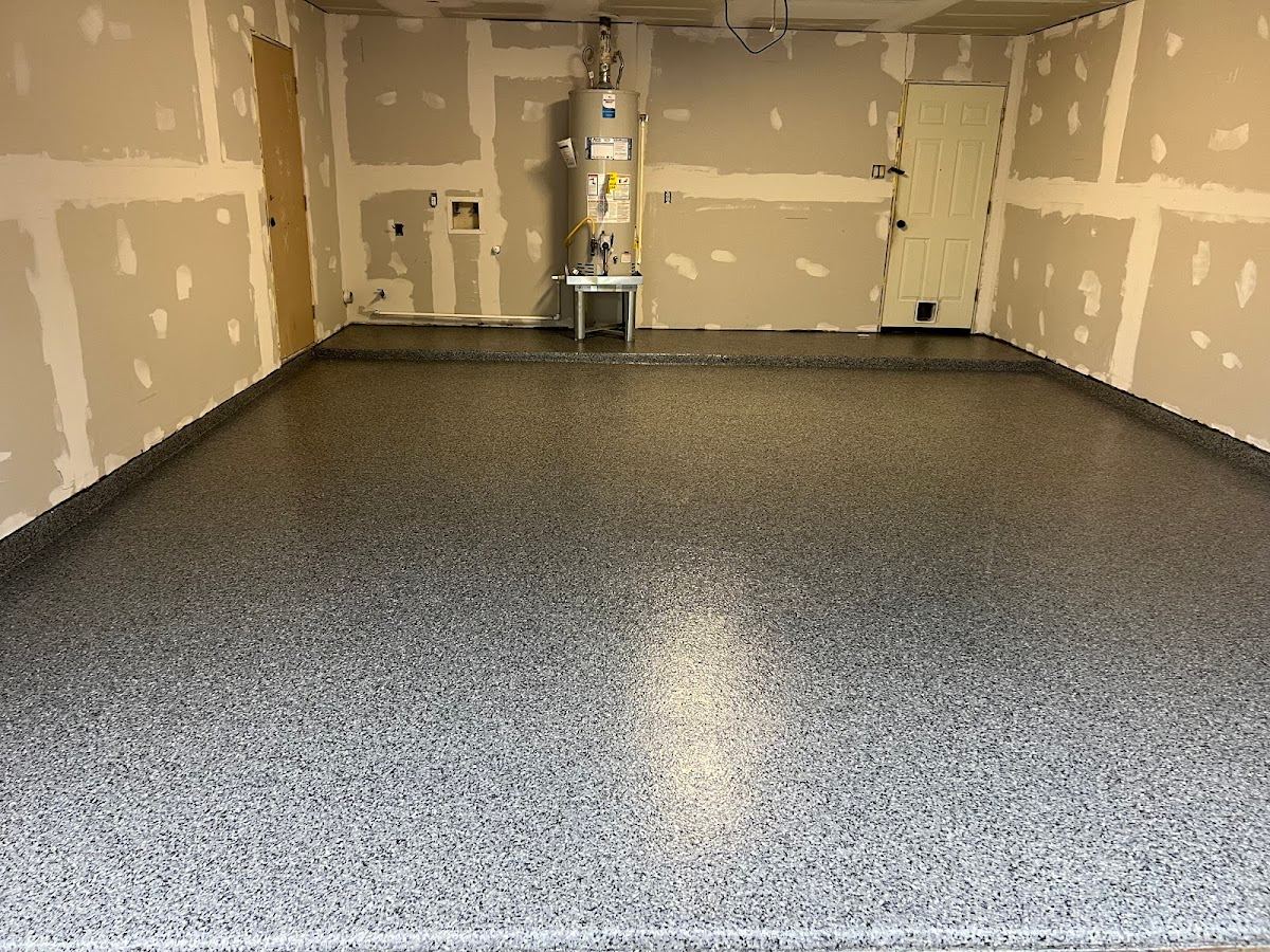 Glossy flake epoxy garage floor installed by flooring contractors in Texas